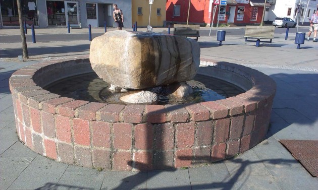 Cykeltur til Ulstrup - pause ved et lille springvand